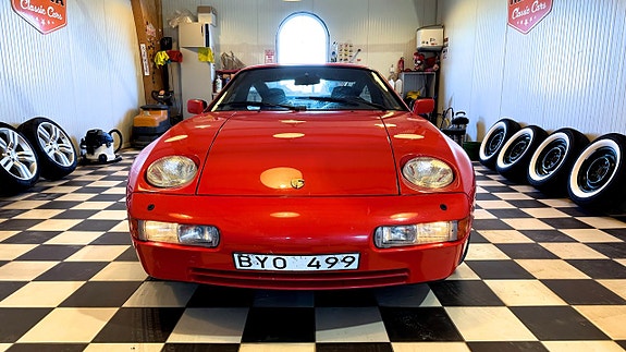 Porsche 928 4 of 24