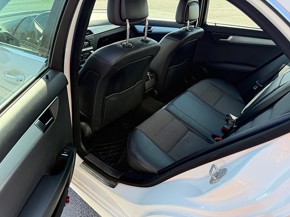Mercedes-Benz C220 10 of 11