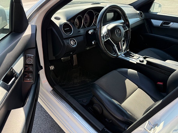 Mercedes-Benz C220 7 of 11