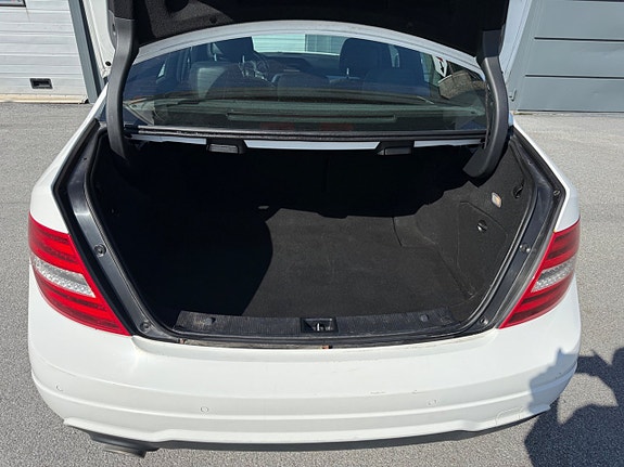 Mercedes-Benz C220 11 of 11