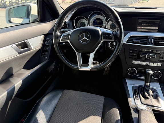 Mercedes-Benz C220 9 of 11