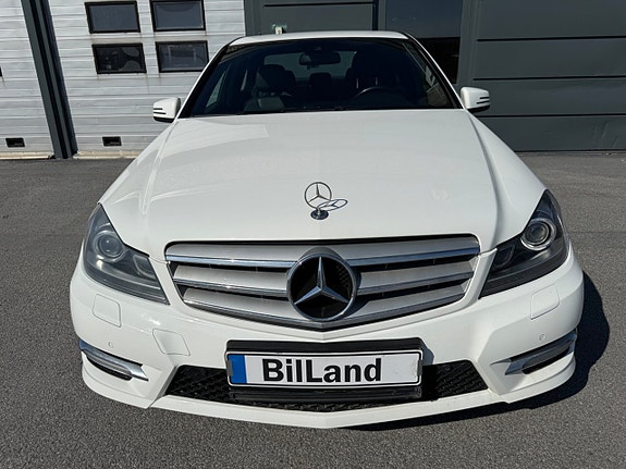 Mercedes-Benz C220 2 of 11
