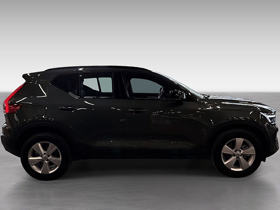 Volvo XC40 4 of 5