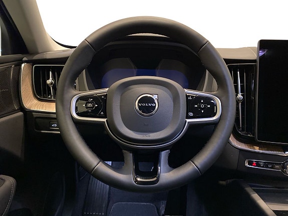 Volvo XC60 10 of 14