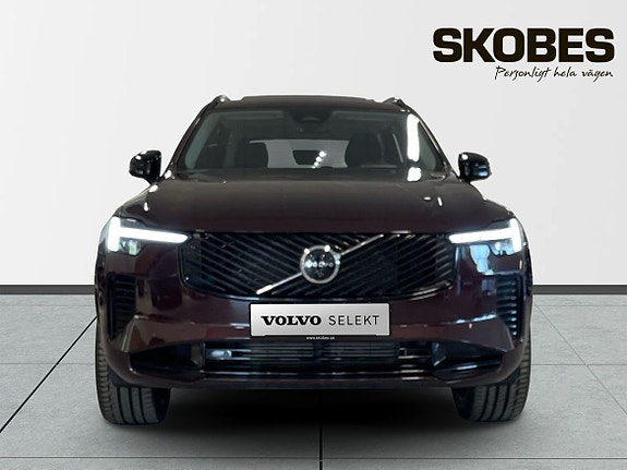 Volvo XC90 2 of 5