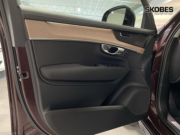 Volvo XC90 16 of 23