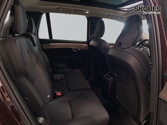 Volvo XC90 11 of 23