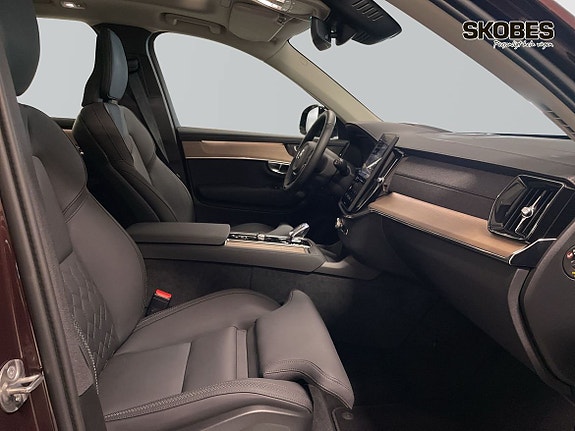 Volvo XC90 12 of 23