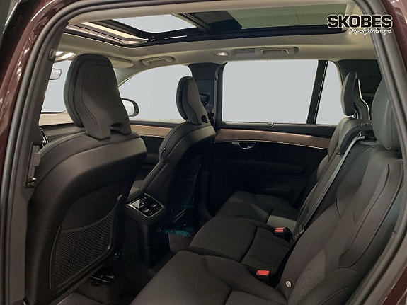 Volvo XC90 10 of 23