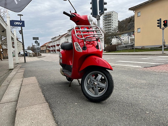 Vespa LX Klass 1 moped, 2-takt, kräver AM-körkort