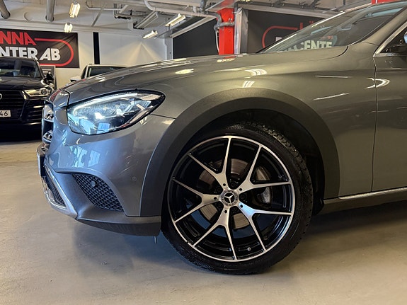Mercedes-Benz E220 d 2 of 5