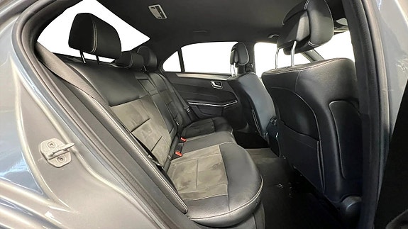 Mercedes-Benz E220 13 of 18