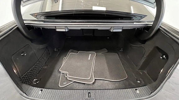 Mercedes-Benz E220 14 of 18