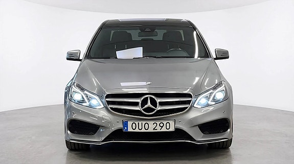 Mercedes-Benz E220 2 of 18