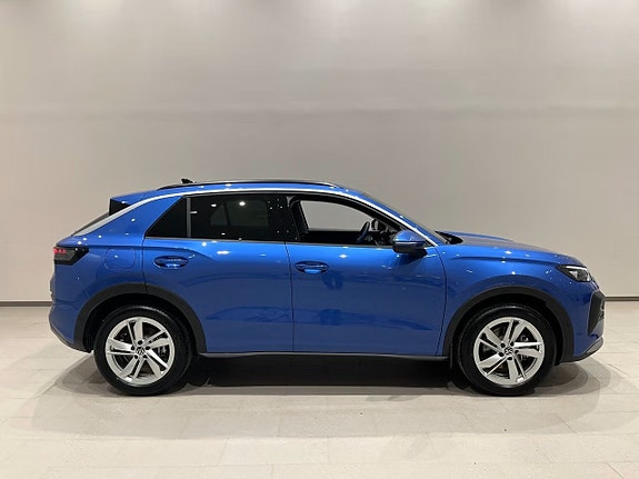 Volkswagen T-Roc 2 of 5