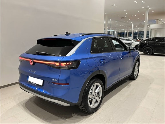 Volkswagen T-Roc 3 of 5