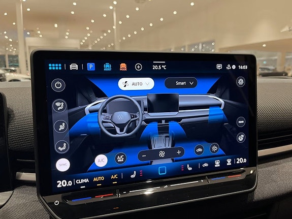 Volkswagen T-Roc 16 of 18