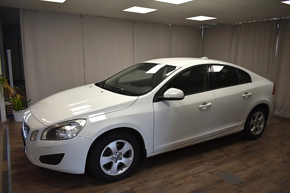 Volvo S60 3 of 5