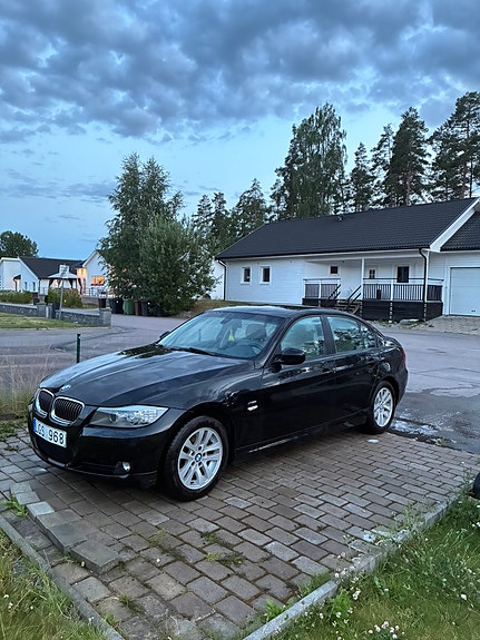 BMW 320d 2 of 7