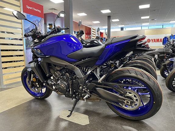 Yamaha MT-09 Icon Blue 3 of 6