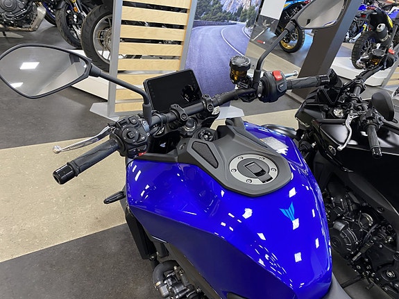 Yamaha MT-09 Icon Blue 4 of 6