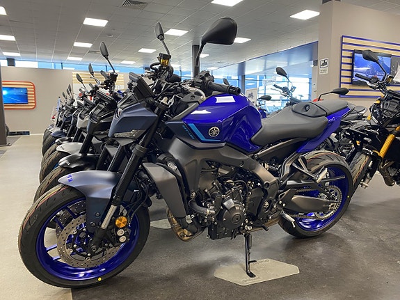 Yamaha MT-09 Icon Blue 2 of 6