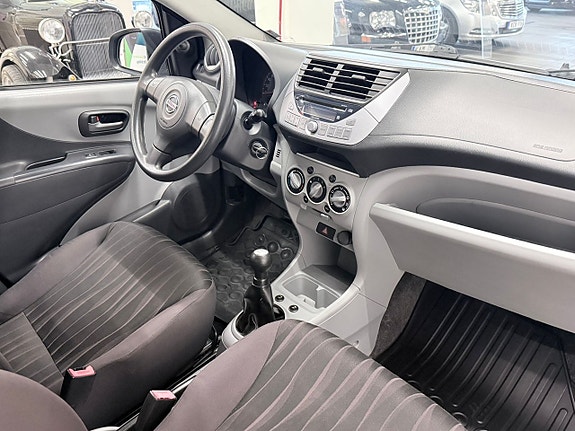 Nissan Pixo 5 of 5
