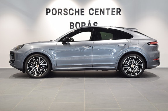 Porsche Cayenne 2 of 5