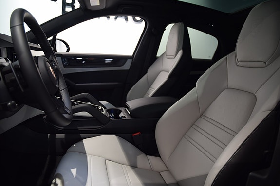 Porsche Cayenne 5 of 5