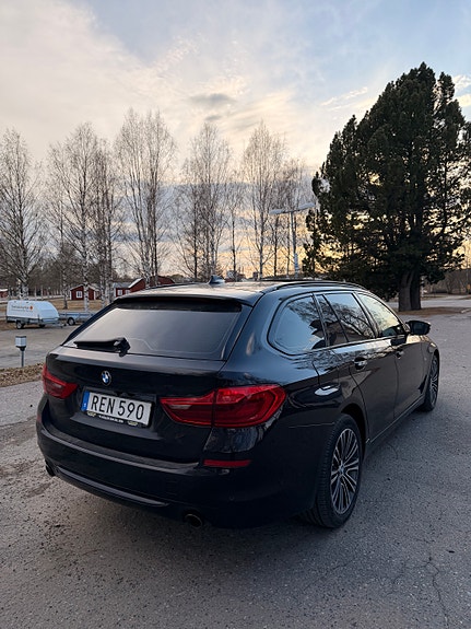 BMW 520d 4 of 5
