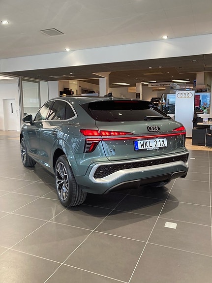Audi Q3 3 of 5