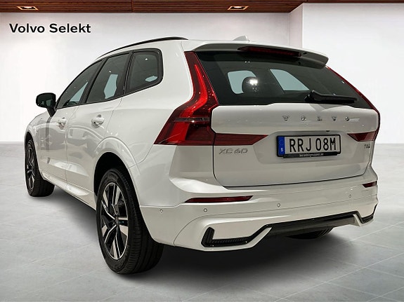 Volvo XC60 2 of 16