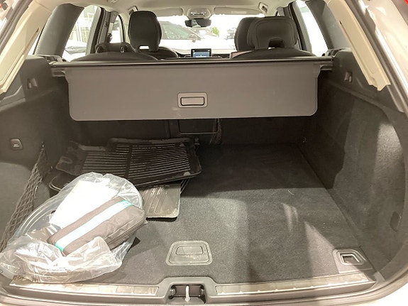Volvo XC60 13 of 16