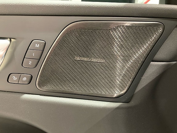 Volvo XC60 15 of 16