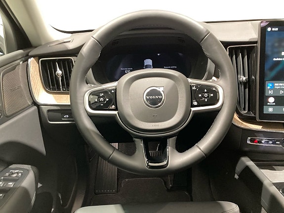 Volvo XC60 10 of 16