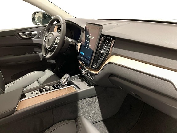Volvo XC60 4 of 16