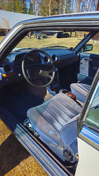 Mercedes-Benz 230 CE 8 of 8