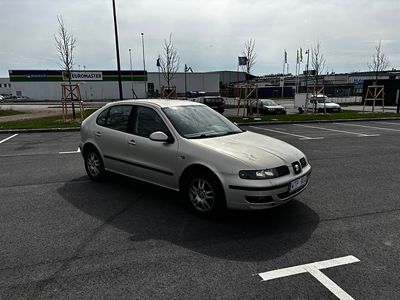 Seat Leon 2 of 4