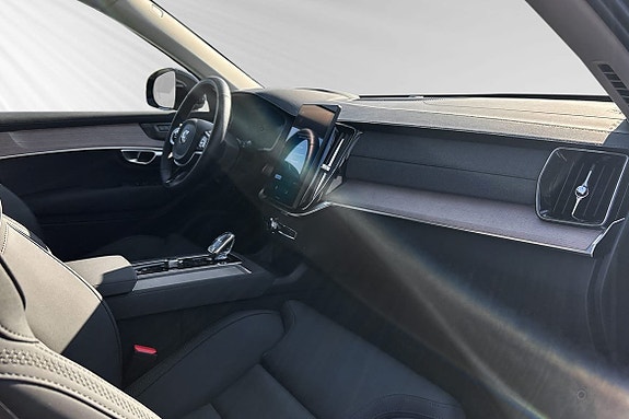 Volvo XC90 10 of 15