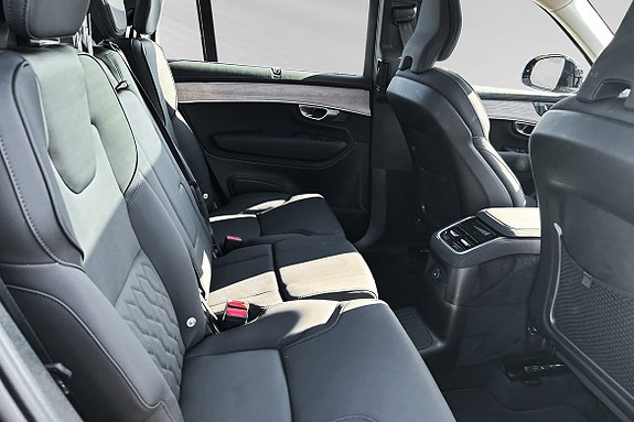 Volvo XC90 11 of 15