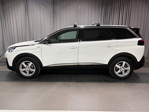 Peugeot 5008 2 of 5