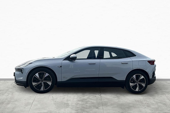 Polestar 4 2 of 17