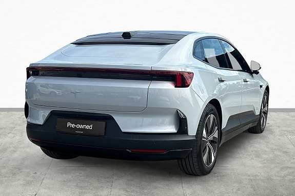 Polestar 4 8 of 17