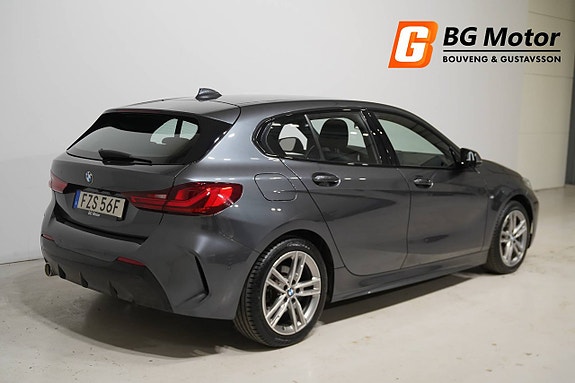 BMW 118i 3 of 5