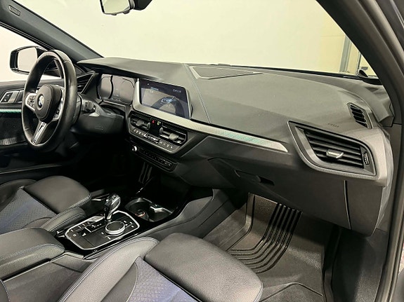 BMW 118i 4 of 5