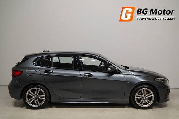 BMW 118i 2 of 5