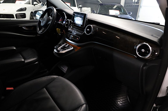 Mercedes-Benz V250 11 of 20