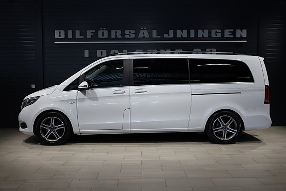 Mercedes-Benz V250 3 of 5