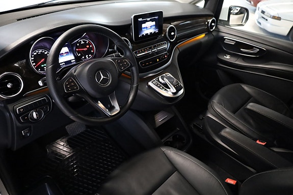Mercedes-Benz V250 10 of 20