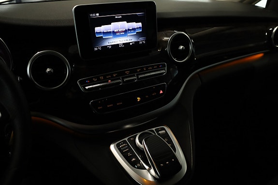 Mercedes-Benz V250 15 of 20